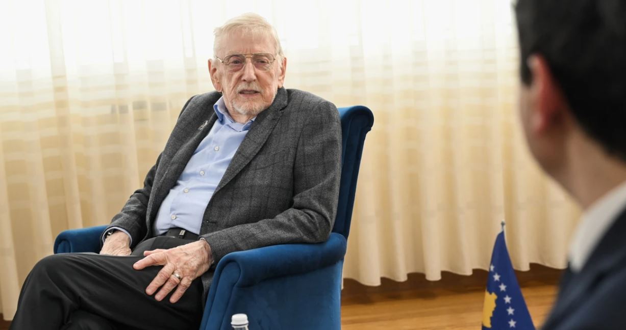 pervjetori-i-masakres-se-recakut,-kurti-pret-ne-takim-ambasadorin-william-walker