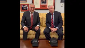 graham-takohet-me-princin-e-kurores-iraniane-reza-pahlavi:-dhurate-kapele-me-sloganin-“bejeni-iranin-te-madh-perseri”