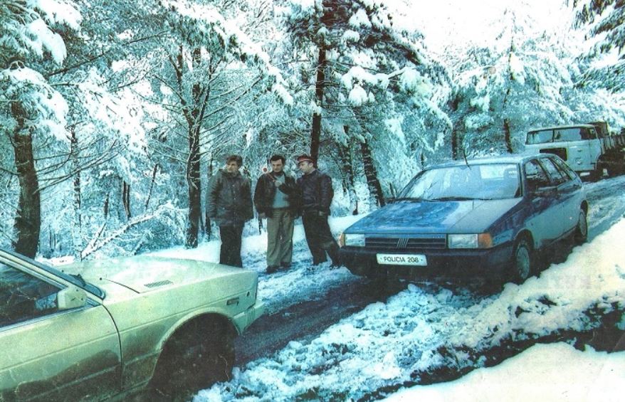 “ngricat-vazhdojne,-–-22-grade,-ushtaret-me-flluska-ne-duar-e-kembe-nga-te-ftohtit,-rruget-te-bllokuara,-nga-orteku-ne-vile,-u-gjeten-7-te-vdekur,-kerkohen-5-te-tjere,-ne-spac-te-kampi…”/-dokumenti-sekret-i-15-janarit-‘85