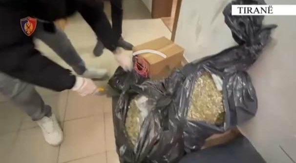 me-droge-ne-makine,-arrestohet-52-vjecari-ne-tirane,-kapet-60-kg-kanabis
