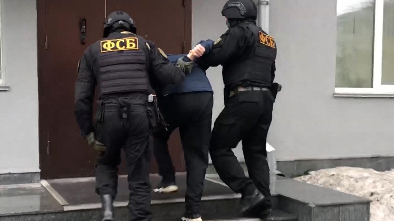 “spiun”,-rusia-‘shenjestron’-diplomatin-britanik-dhe-njofton-debimin:-do-te-pergjigjemi-nese-londra…