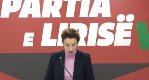 “parate-shkojne-per-grupin-e-strukturuar-kriminal-te-akshi-t-dhe-tunelin-e-llogarase”/-xhixho:-shtyerja-e-shqyrtimit-te-kerkeses-se-spak-per-zv.kryeministren-nen-hetim,-e-paprecedent