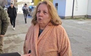 e-moshuara-nderroi-jete-nga-asfiksia,-pasi-banesa-iu-perfshi-nga-flaket,-fqinjet:-jetonte-e-vetme!-prej-muajsh-e-paralizuar-nga-kembet