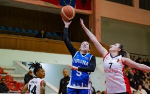 liga-unike/-flamurtari-fiton-“derbin”-ndaj-tiranes,-skuadra-e-partizanit-humbet-ne-shtepi