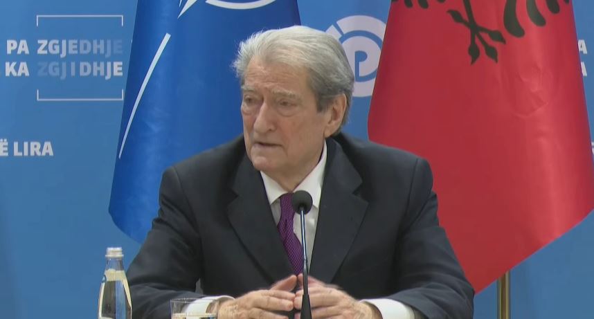 “qeveria,-organizate-kriminale-qe-vjedh-qytetaret”,-berisha:-shqiperia-u-dogj-dhe-u-permbyt,-satelitet-e-peleshit-i-verboi-korrupsioni