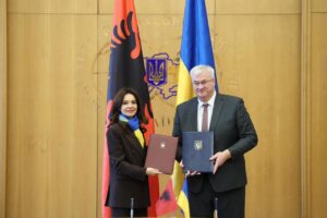 spiropali-pritet-ne-kiev-nga-homologu-ukrainas:-shqiperia-do-te-qendroje-me-ukrainen-ne-rrugen-drejt-nje-paqeje-te-drejte-dhe-per-te-ardhmen-e-perbashket-europiane