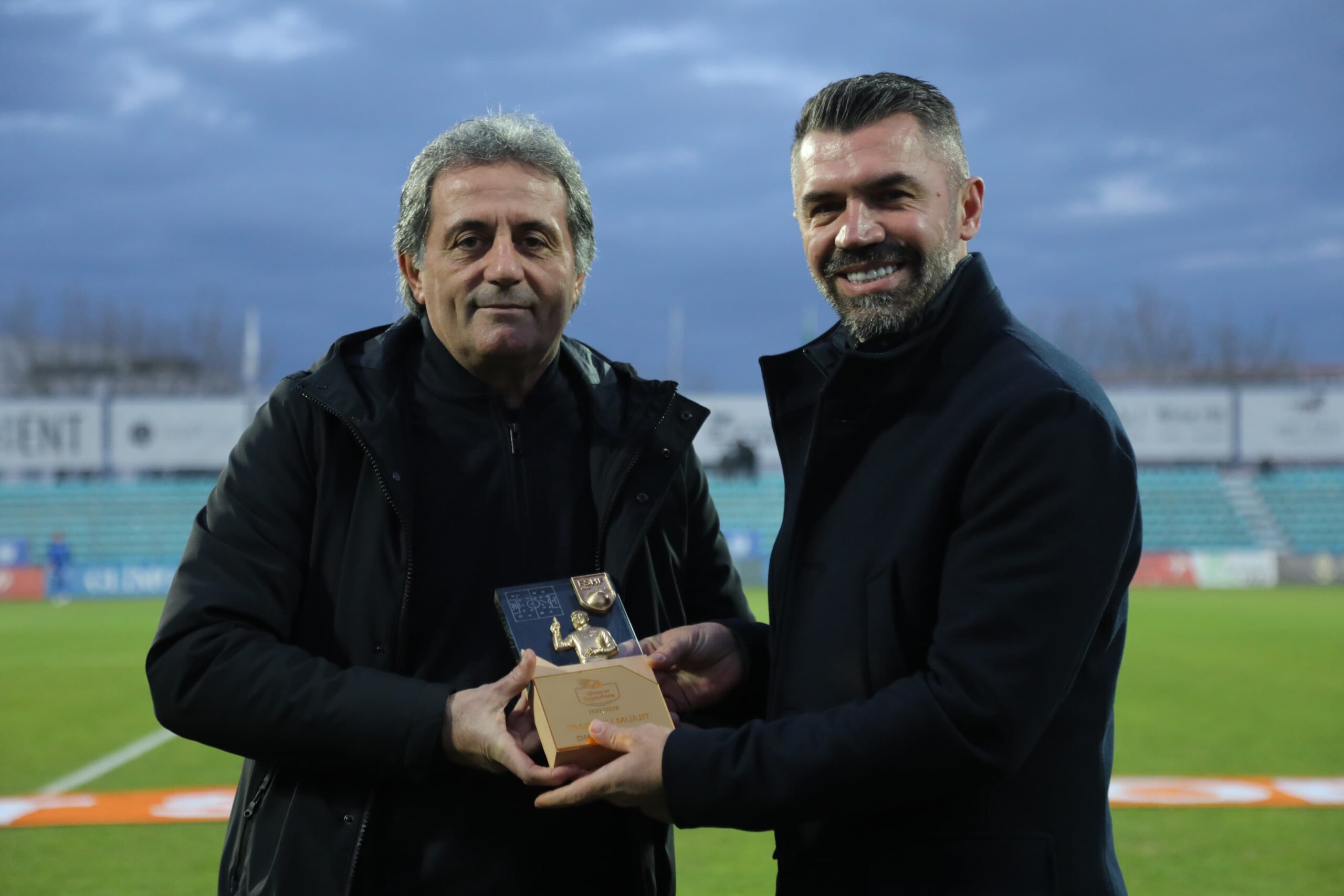 4-fitore-ne-“abissnet-superiore”-dhe-triumfi-ne-superkupen-e-shqiperise,-ilir-daja-zgjidhet-trajneri-me-i-mire-i-muajit-dhjetor