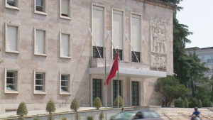 doreheqja-e-shkelqim-hajdarit,-qeveria-miraton-ngritjen-e-komisionit-ad-hoc-per-perzgjedhjen-e-inspektorit-te-pergjithshem