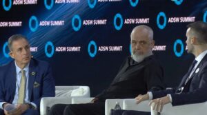 “mendoni-se-jeni-pasardhes-te-platonit-dhe-aristotelit”,-prothotema:-rama-sulmoi-gazetarin-grek