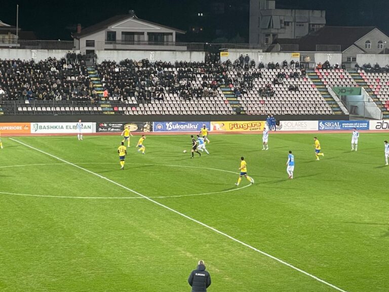 skenderbeu-blindon-sulmin,-korcaret-huazojne-futbollistin-e-elbasanit