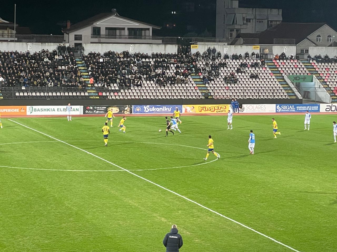 skenderbeu-blindon-sulmin,-korcaret-huazojne-futbollistin-e-elbasanit