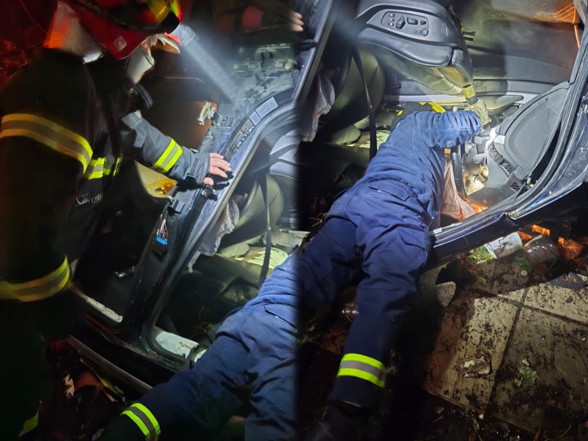 video/-aksident-tragjik-ne-durres!-makina-“fluturon”-nga-ura-e-dajlanit,-humb-jeten-nje-vajze,-shoferi-ne-gjendje-kritike