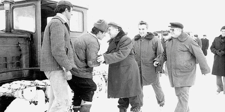 “vazhdon-debora,-rruget-me-veriun-te-bllokuara,-ne-tropoje,-derra-te-eger-kane-plagosur-nje-fshatar-dhe-tentuan-te-hane-ushtarake-te-postave-kufitare,-ne-spac-trupi-i-te-denuarit…”/-raporti-sekret-i-15-janarit-’85