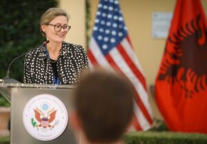 “forcojme-spak-e-bkh”/-perfundon-trajnimi-i-hetuesve,-vanhorn:-po-ndjekim-prioritetet-e-trump-ne-shqiperi!-krimi-bashkepunon-me-kartelet-e-amerikes-latine