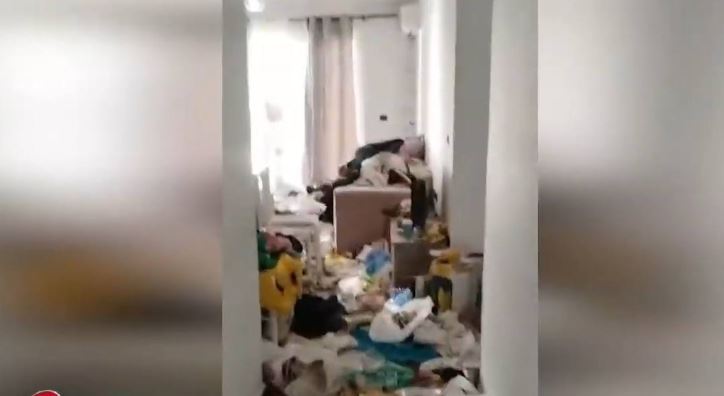 ekskluzive/-tre-femijet-u-gjeten-vetem-ne-shtepine-e-tyre,-flet-per-here-te-pare-babai:-u-divorcuam-se-me-tradhtoi-ne-sy-te-femijeve!-i-dashuri-i-saj-me-rrahu-djalin!-kam-edhe-video