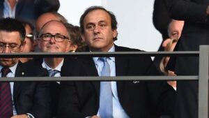 platini-sulmon-infantinon:-i-pelqejne-te-pasurit-dhe-te-fuqishmit,-eshte-bere-autokrat