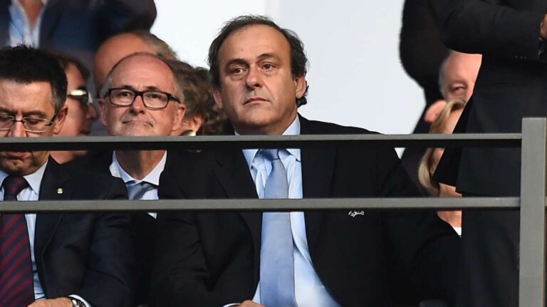 platini-sulmon-infantinon:-i-pelqejne-te-pasurit-dhe-te-fuqishmit,-eshte-bere-autokrat