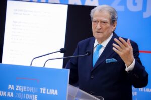 berisha-publikon-faktin-trondites:-rama-hakeroi-sistemet-e-spak,-kerkuan-informacion-per-arrestimin-e-engjell-agacit