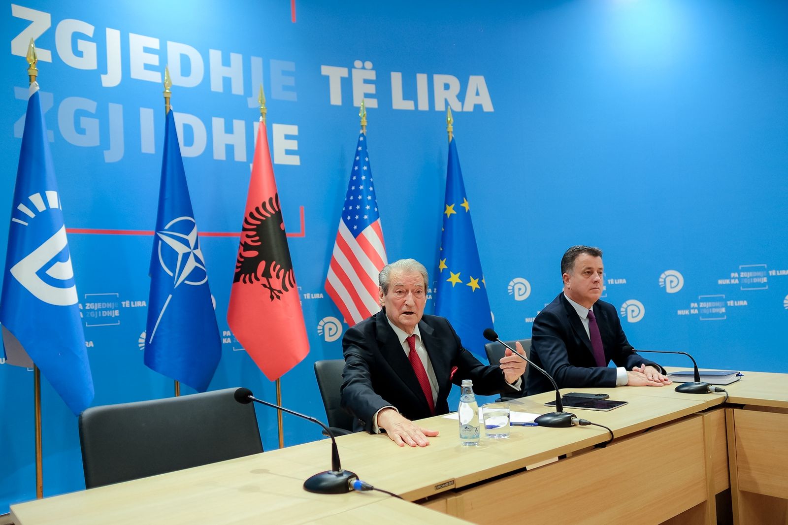 “linda-e-akshi-t-eshte-linda-e-surrelit”,-berisha:-ergys-agasi-ka-eksportuar-te-dhenat-e-sigurise-te-bandat-dhe-armiqte-e-nato-s