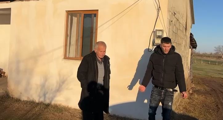 “9-dite-pa-asnje-gjurme”/-dyshohet-se-u-mor-nga-rrjedha-e-perroit,-babai-dhe-vellai-i-jurgen-karajit-apel-shtetit:-na-ndihmoni-ta-gjejme,-ta-dime-ku-e-ka-varrin…