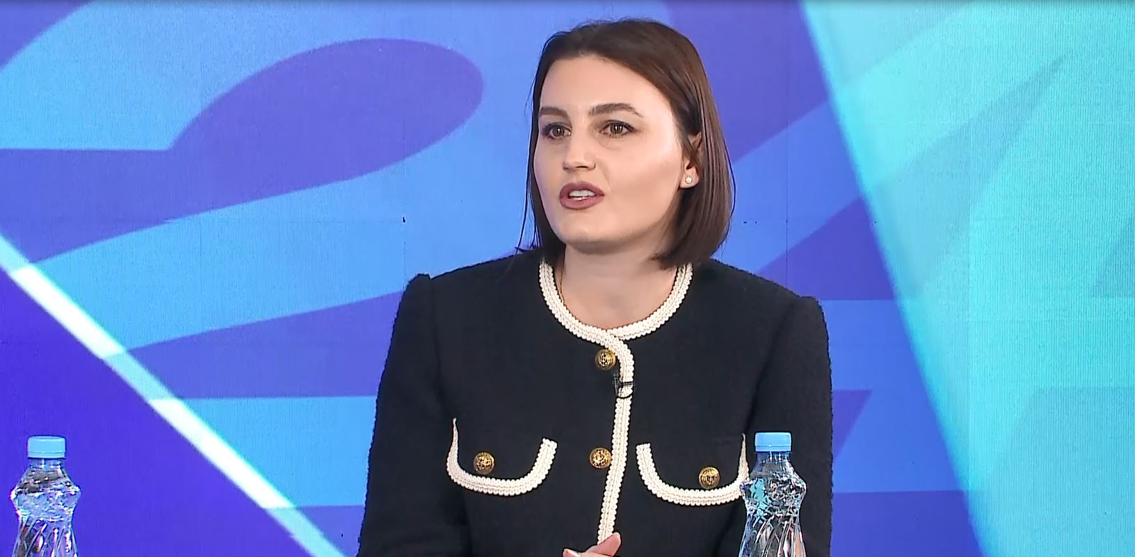 3-femijet-e-vetem-ne-shtepi-ne-durres,-juristja:-nuk-eshte-rast-i-izoluar.-nenat-kalojne-shpesh-ne-depresion-per-shkak-te-stresit-social