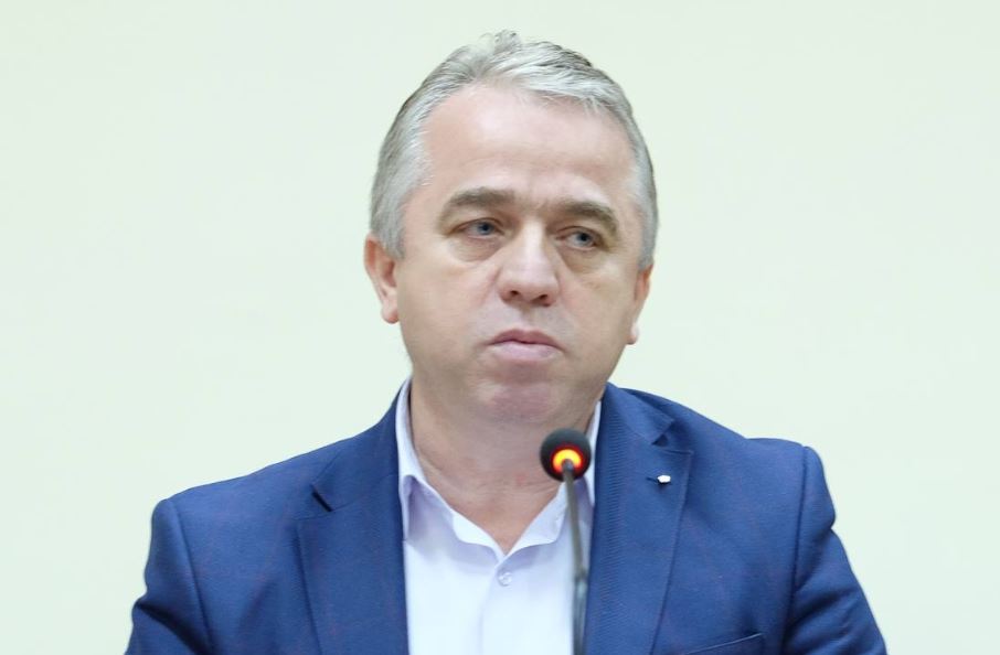 “profesoret-punonjes-prodhimi”-gafat-e-fjalorit-te-madh-te-shqipes