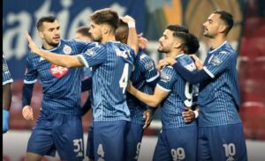 java-e-20-te-e-abissnet-superiore-luhet-te-dielen-dhe-te-henen,-dy-perballje-direkte-per-kreun