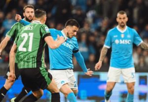 napoli-jep-fund-thatesires-se-barazimeve-dhe-rigjen-fitoren.-mjafton-goli-i-lobotka-per-3-piket-(video)