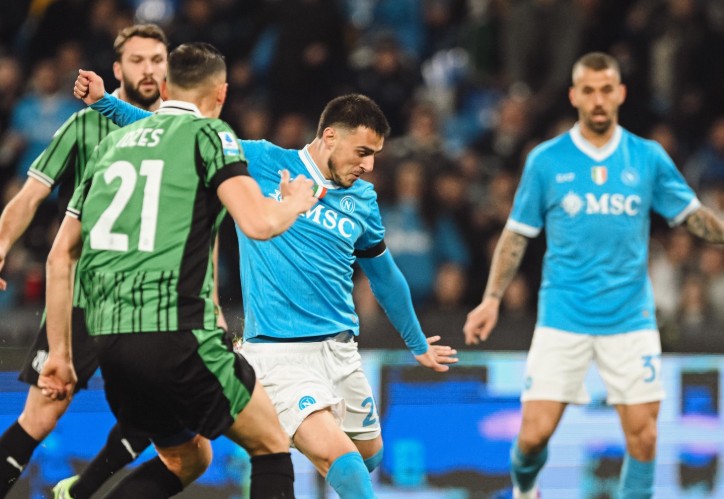 napoli-jep-fund-thatesires-se-barazimeve-dhe-rigjen-fitoren.-mjafton-goli-i-lobotka-per-3-piket-(video)