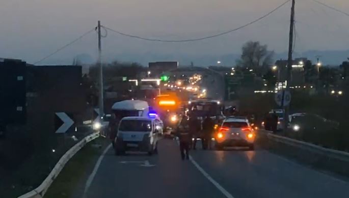 aksident-i-rende-ne-aksin-lezhe-lac,-4-te-plagosur-pas-perplasjes-se-dy-makinave