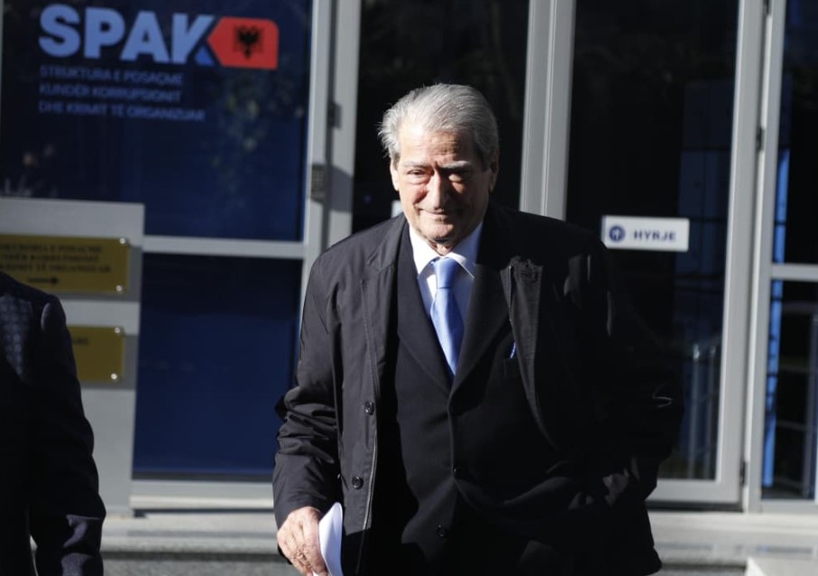 operacioni-ndaj-call-center-ave/-“ne-1-muaj-vidhnin-30-mln-e-me-mashtrim”,-berisha:-200-sipermarrje-te-lidhura-me-amant-josifin-dhe-olsi-ramen