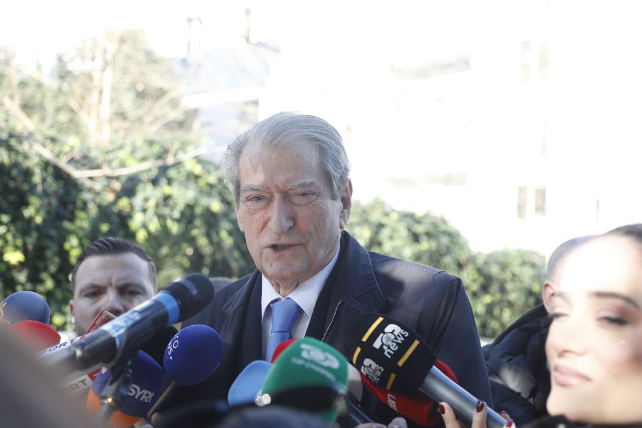 mashtrimi-permes-call-centrave/-“aksioni-u-dekonspirua,-dhoma-u-gjet-bosh!”,-akuza-e-berishes:-mbikeqyrej-nga-narko-policia