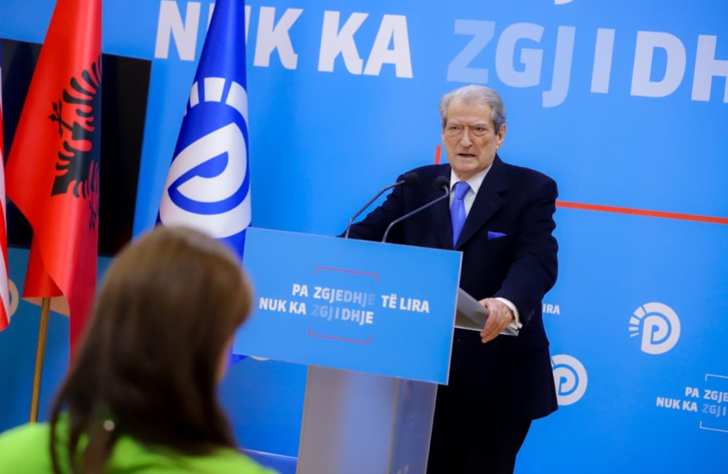 “smart-city-projekt-korruptiv-me-cmime-deri-30-here-me-te-larta”,-berisha:-edhe-ketu-eshte-dora-e-zeze-e-kunatit-famezi,-me-prestanome.-do-vidhen-157-mln-euro!