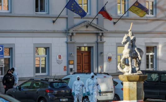 ceki,-pergjaken-ambientet-e-bashkise-chribska.-nje-person-plagos-6-persona-dhe-i-jep-fund-jetes