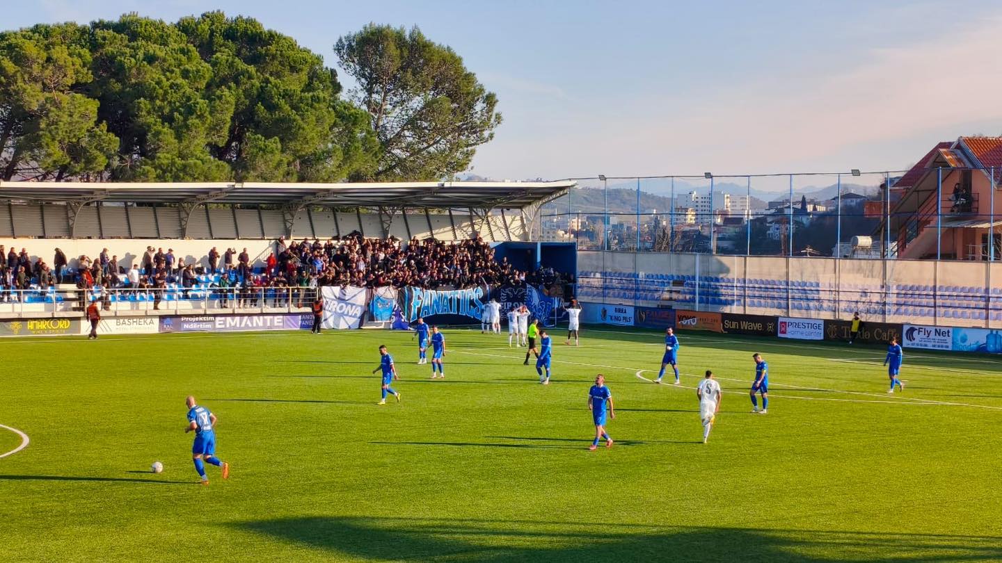 video/-barazim-i-tiranes-ndaj-vores,-dy-gola-vendosin-ndeshjen