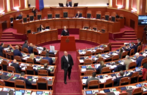 fjalime-e-diskutime-per-reformat/-si-pritet-te-nise-sesioni-i-ri-parlamentar-pas-tensioneve-politike