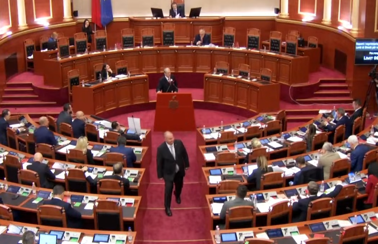 fjalime-e-diskutime-per-reformat/-si-pritet-te-nise-sesioni-i-ri-parlamentar-pas-tensioneve-politike