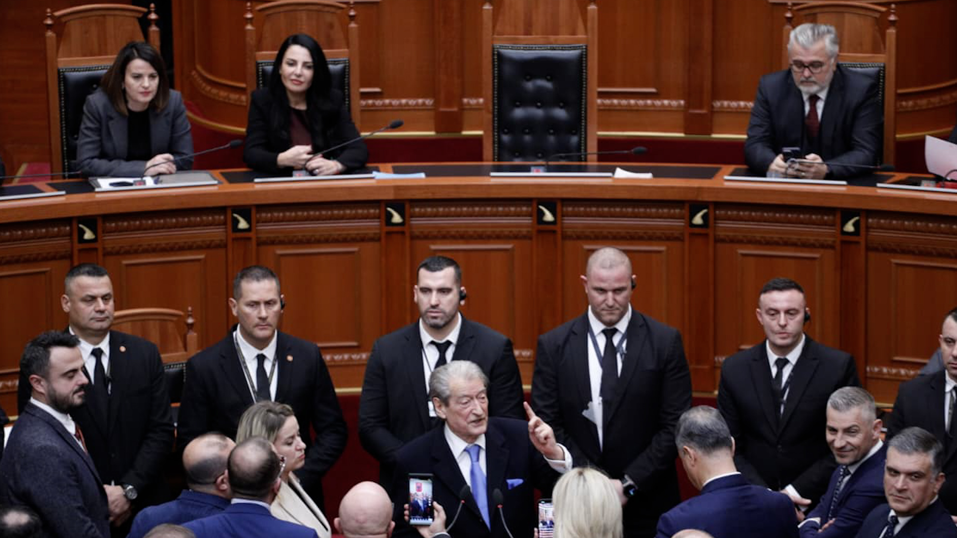 berisha:-prania-e-‘lubise’-ne-parlament-provokacioni-me-i-ulet-ndaj-shqiptareve