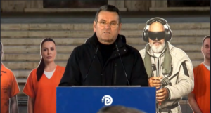 “qeveri-e-korruptuar-deri-ne-palce,-shqiptaret-nuk-duhet-ta-mbajne-mbi-supe”/-mesazhi-i-qytetarit:-rruga-qukes-qafe-plloce-u-inaugurua-me-valle,-por-u-kthye-ne-makth