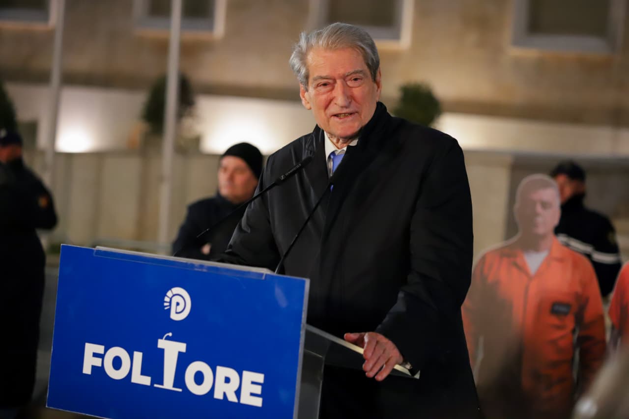 berisha:-dokumenti-i-kongresit-te-shba-eshte-historik!-aty-nxin-edi-rama,-lubi-balluku,-akshi-dhe-lindat-e-tij.-me-24-janar,-sheshet-dhe-rruget-e-kryeqytetit-do-shnderrohen-ne-tmerrin-e-regjimit