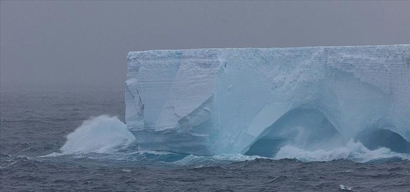 sateliti-kinez-tregon-nje-ajsberg-te-madh-ne-prag-te-shperberjes