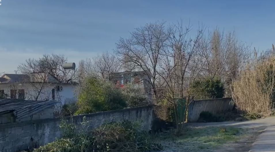 krim-i-rende-ne-mamurras,-i-riu-sherr-me-57-vjecarin,-e-godet-per-vdekje-me-cekic