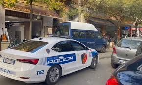 “ma-qelloi-burrin-me-cekic”/-detaje-te-reja-nga-vrasja-ne-mamurras,-viktima-ishte-me-gruan-ne-makine.-deshmitaret:-tentuam-ta-ndalonim-,-por…