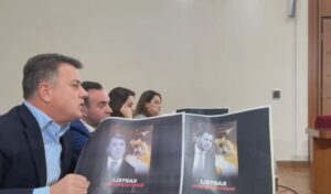 “mbledhja-e-byrose-se-kuvendit-te-jete-e-hapur”/-maxhoranca-rrezon-kerkesen-e-opozites,-noka:-po-asgjesoni-parlamentin.-do-te-dridheni-me-24-janar!