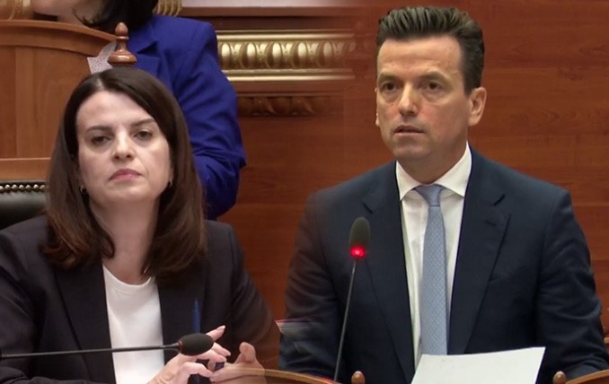 mashtrimi-me-call-center-at,-shehaj-kerkon-interpelance-me-ministren-kociu:-operacioni-u-dekonspirua-nga-policia-(video)