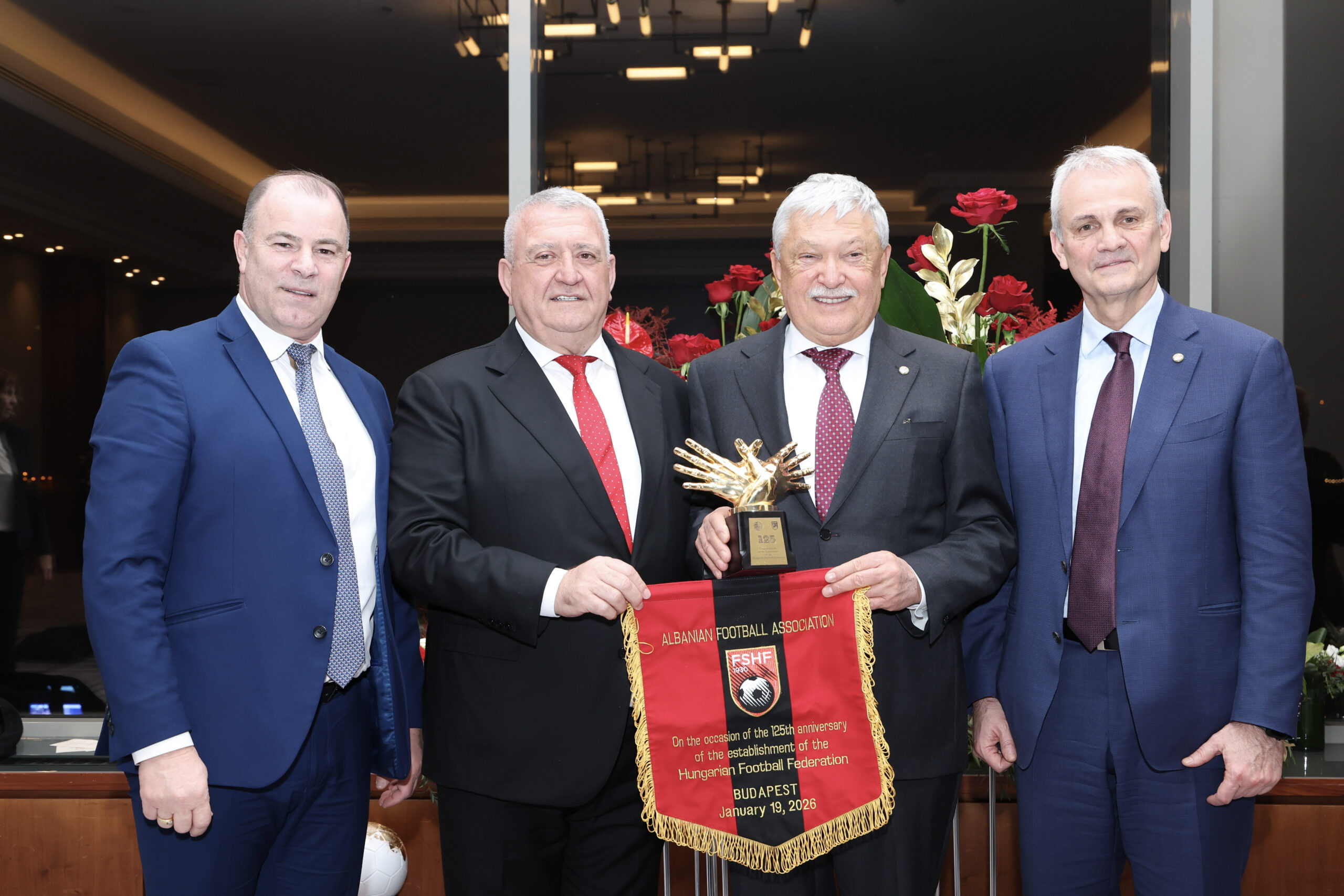 presidenti-duka-merr-pjese-ne-mbremjen-gala-te-125-vjetorit-te-federates-hungareze-te-futbollit