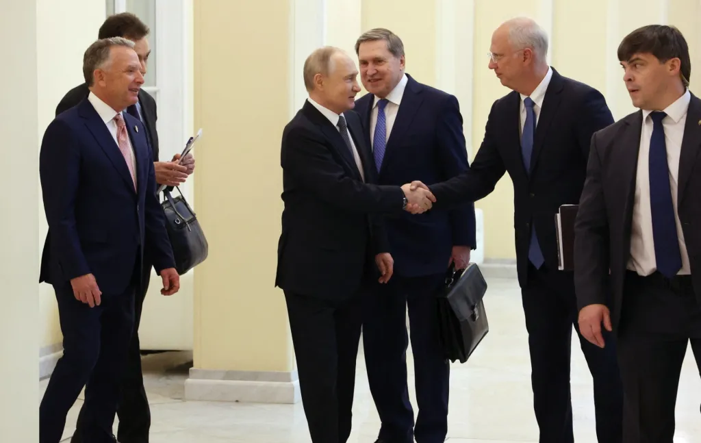 konfirmohen-bisedimet,-delegacioni-i-shba-ve-do-te-takohet-me-te-derguarin-e-putinit-ne-davos