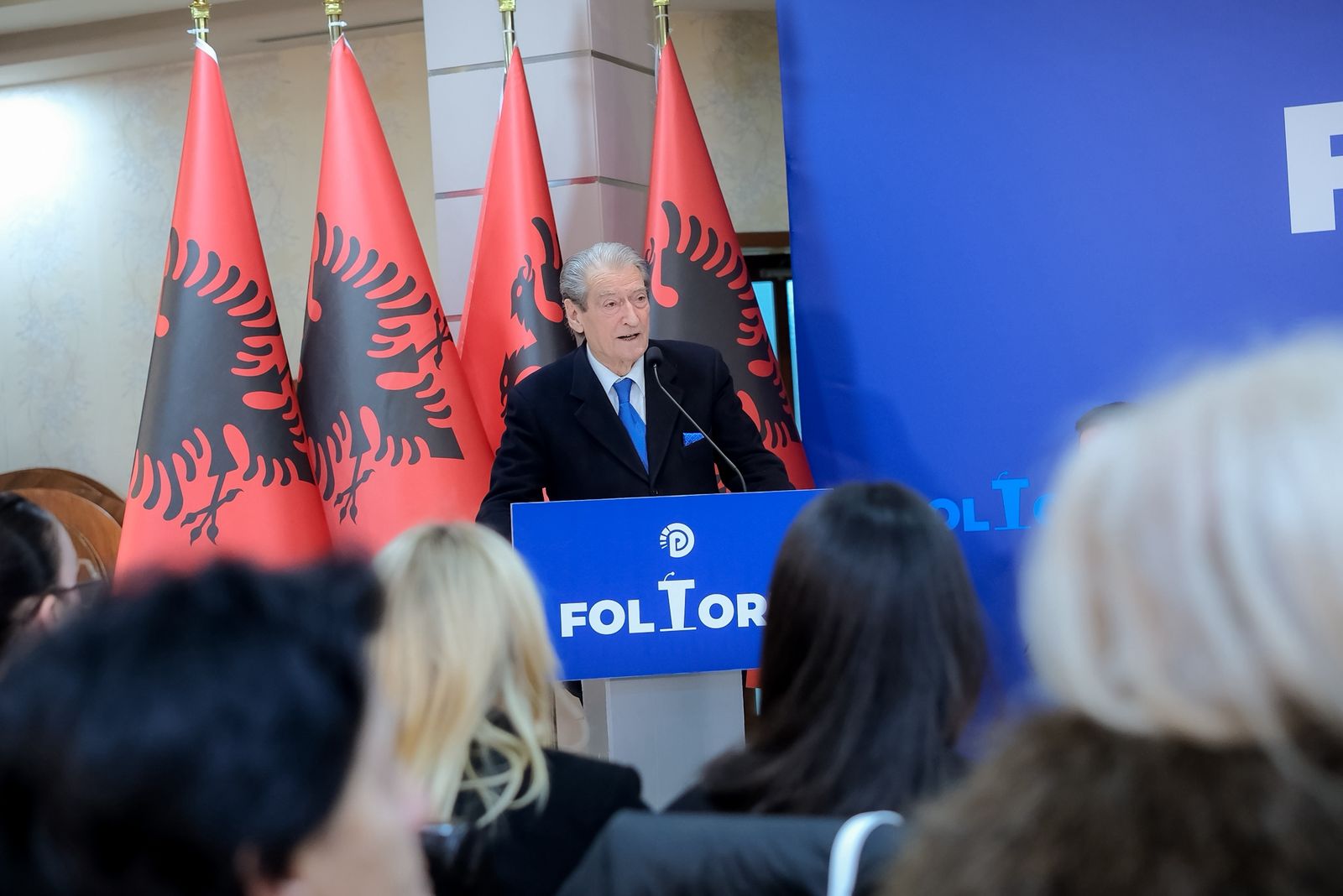 “urdher-arrestet-hidhen-ne-kosh”/-berisha:-balluku-ka-vjedhur-popullin.-rama-ka-frike-ta-shkarkoje-sepse-ne-momentin-qe-ulet-ne-banken-e-te-akuzuarve…