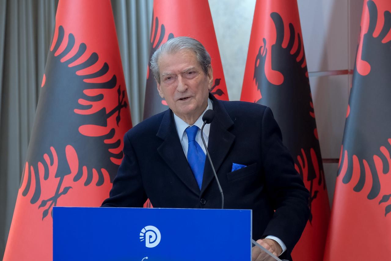 “ish-kryetarit-i-kishin-hapur-dy-dosje”/-berisha-sulmon-bashen:-don-agacio-i-tha-mikut-te-vet,-‘opoziten-e-kemi-sic-e-duam-ne’!