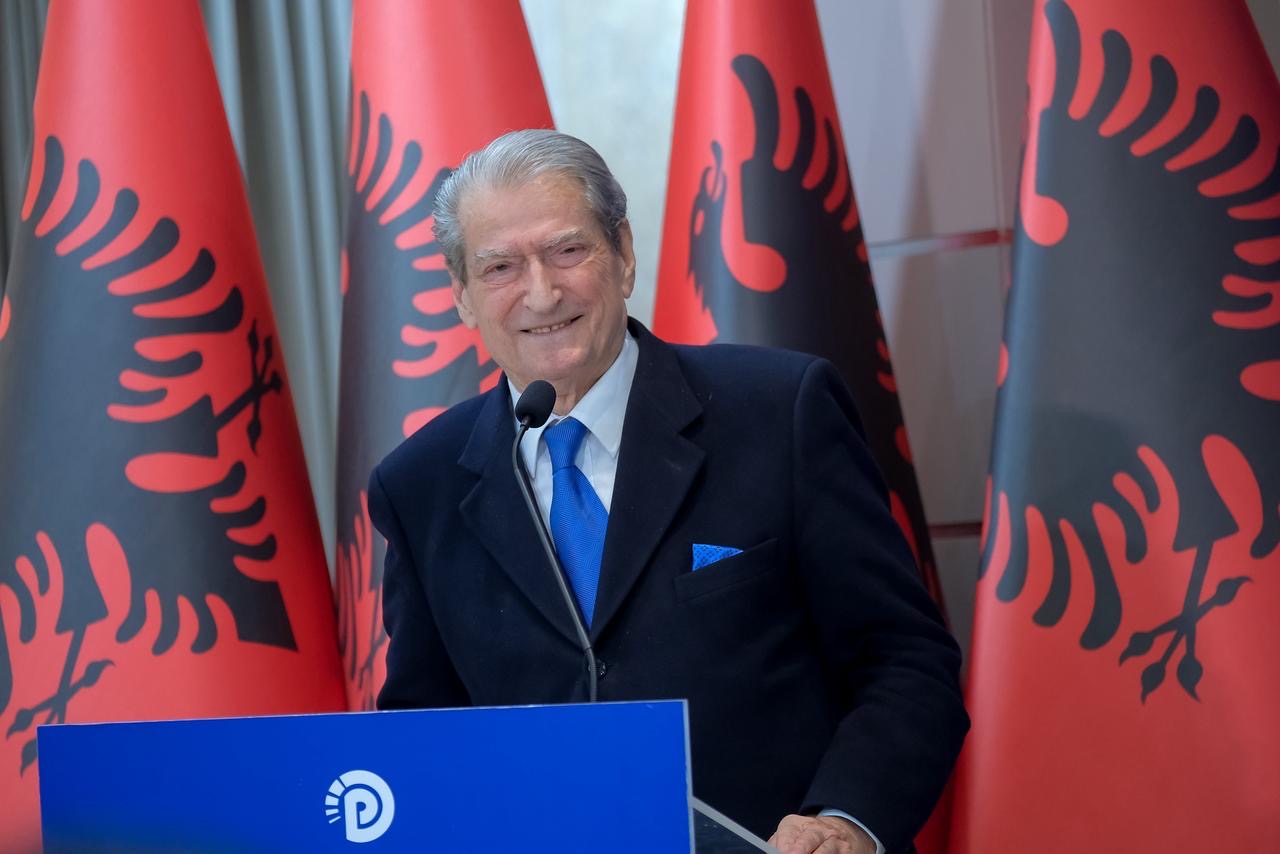 berisha:-donin-te-kapnin-opoziten,-por-ju-u-ngritet-dhe-shpetuat-pd-ne!-me-24-janar-te-gjithe-bashke-ne-betejen-tone